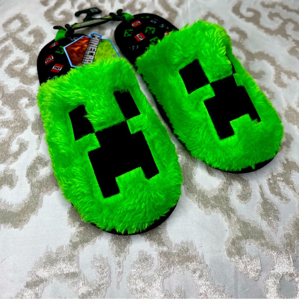 Minecraft slippers size 5/6 big kids.
